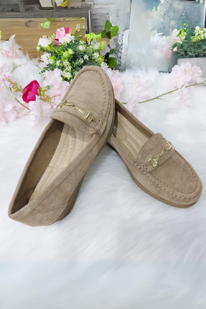 Suede Embellishment Round Head Buckle Flat Pumps