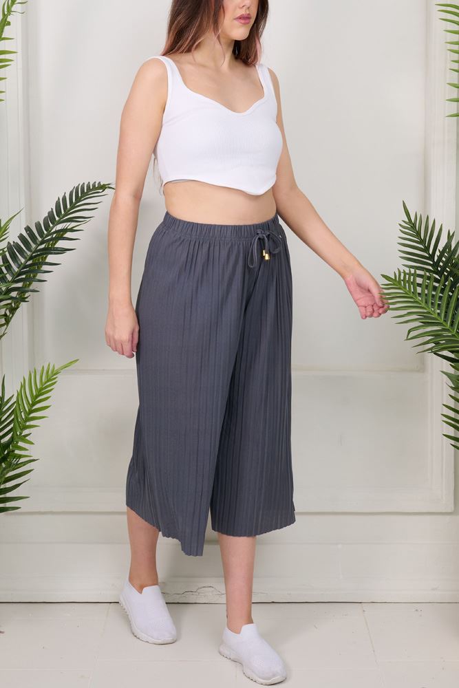 Pleated 3/4 Length Wide leg Trousers