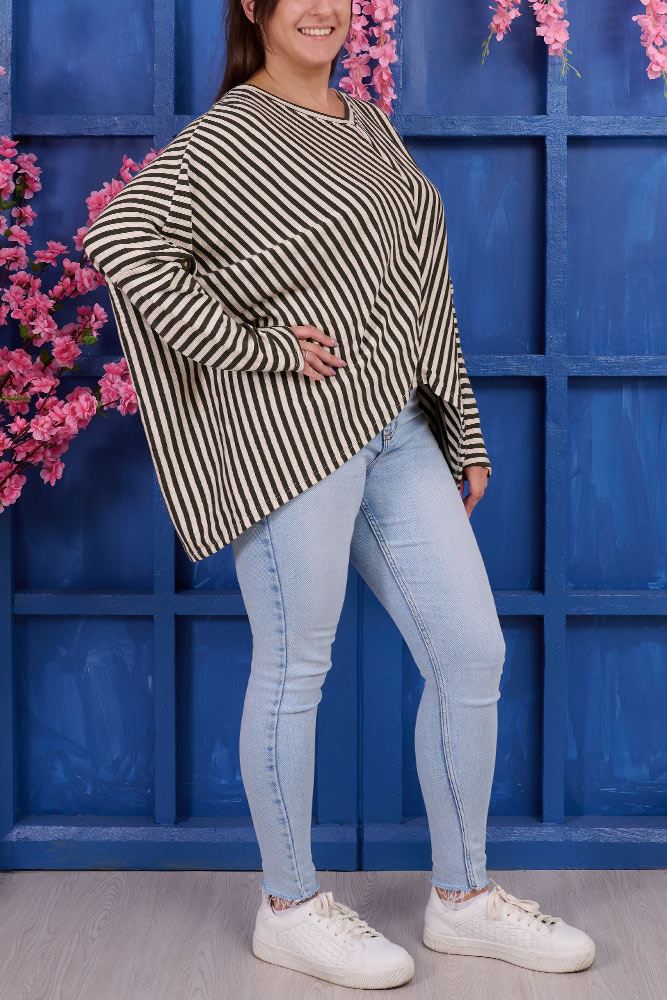 Chevron Print V-Detail Hem Top