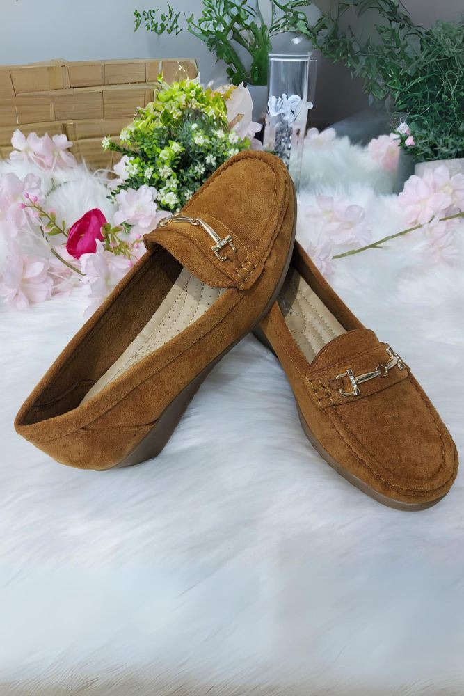 Suede Embellishment Round Head Buckle Flat Pumps