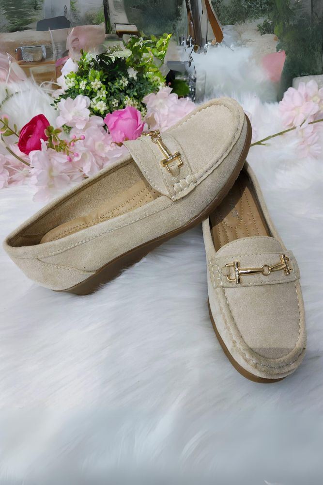 Suede Embellishment Round Head Buckle Flat Pumps