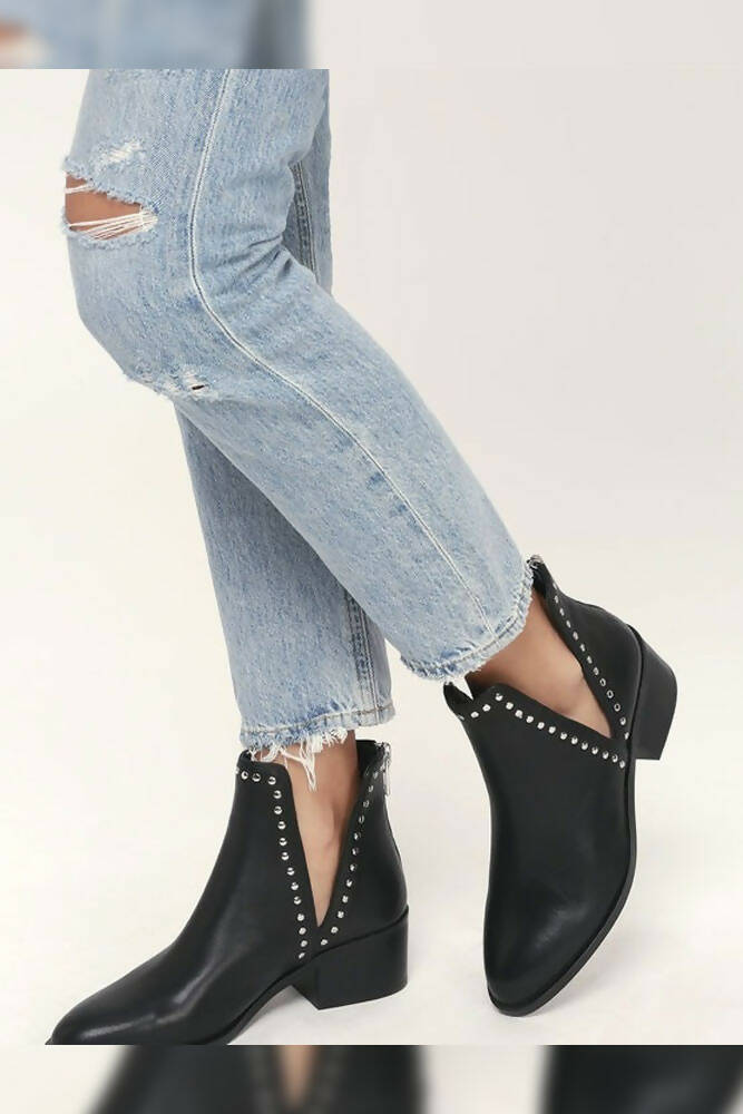 Stud Detailed Pu V Ankle Boots